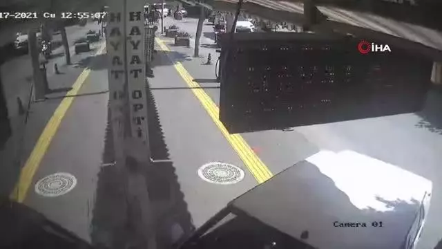 Son dakika haberi: Drift atan otomobil iş yerine daldı, ortalık savaş alanına döndü