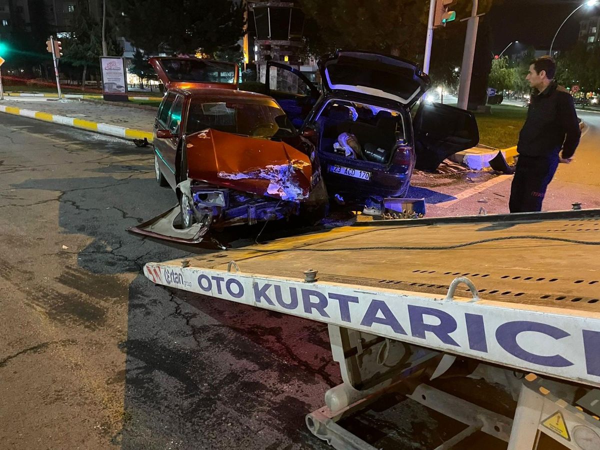 Elazığ'da otomobiller çarpıştı: 1 yaralı