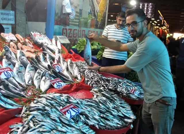 Fiyatlardaki düşüş, balıkçıların yüzünü güldürdü