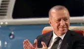 Gençlerden Cumhurbaşkanı Erdoğan'a Ahmet Kaya sürprizi! Alan bir anda o şarkıyla inledi