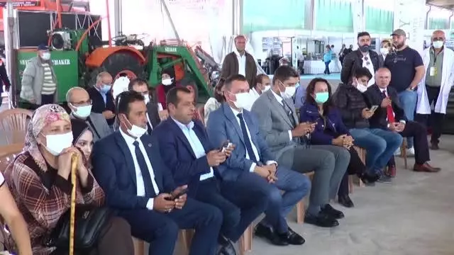 Gölbaşı'nda En güzel elma ve domates yetiştiricisi yarışması düzenlendi