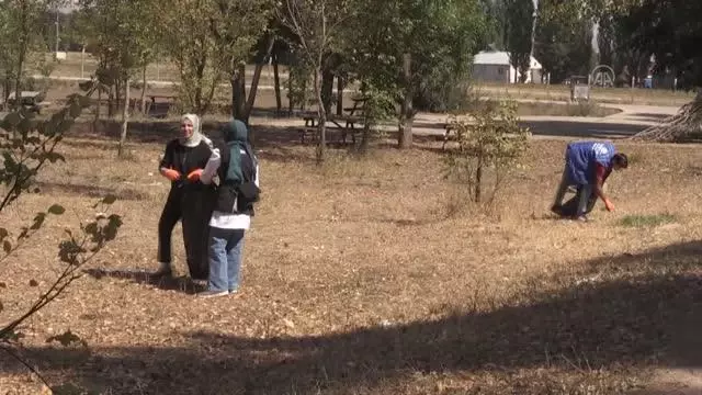 Gönüllüler çevre temizliği yaptı