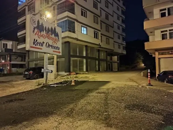 Husumetlisini öldürdü, kız arkadaşını ağır yaraladı
