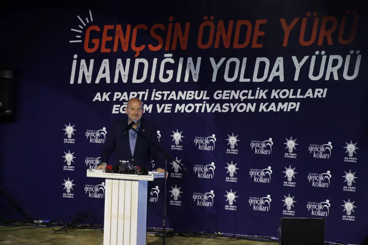 İçişleri Bakanı Süleyman Soylu, bu akşam itibariyle yurt içindeki terörist sayısının ilk kez 200'ün altına, 197'ye gerilediğini bildirdi.
