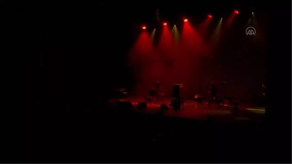 İSTANBUL -İspanyol şarkıcı Buika, Zorlu PSM'de konser verdi