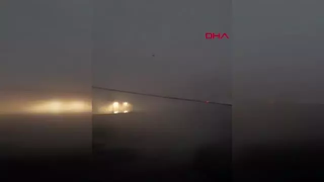 Sultangazi'de çatılar uçtu, araçlar zarar gördü, elektrik kesildi
