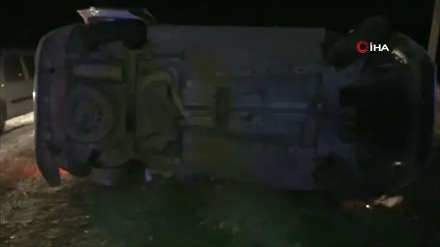 Kaçak mülteci taşıyan kamyonet devrildi: 2 yaralı