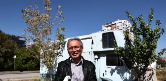 Karavanını hayvan barınağına dönüştüren 'Kuşçu Ahmet'in 40 yıllık sevdası