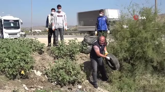 Kırıkkale'de çevreci gençler tonlarca çöp topladı