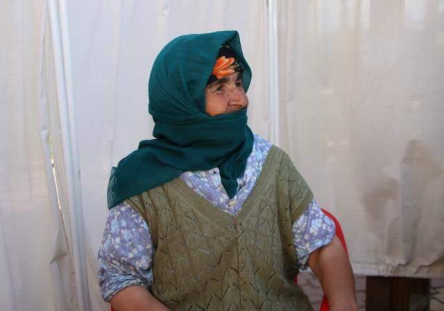 Korktuğu için aşı olmayan 65 yaşındaki nine ile hemşire arasındaki diyalog herkesi güldürdü