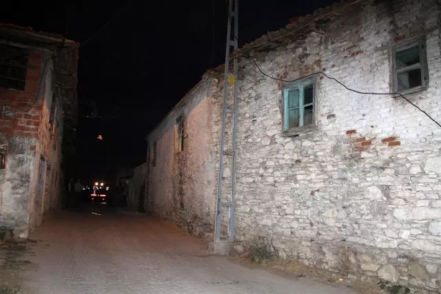 Son dakika haberi: Tarhana sermek isterken terastan düşen yaşlı kadın hayatını kaybetti...O anlar kameralara yansıdı