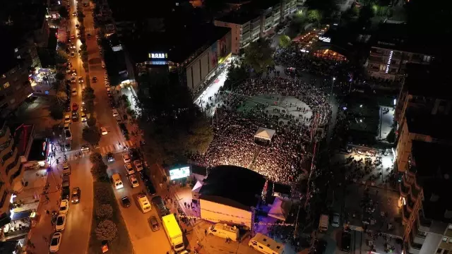 Ünlü şarkıcı Altın Safran Festivalinde hayranlarını coşturdu