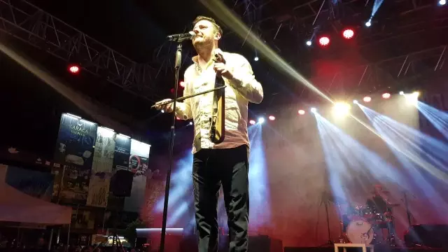 Ünlü şarkıcı Altın Safran Festivalinde hayranlarını coşturdu