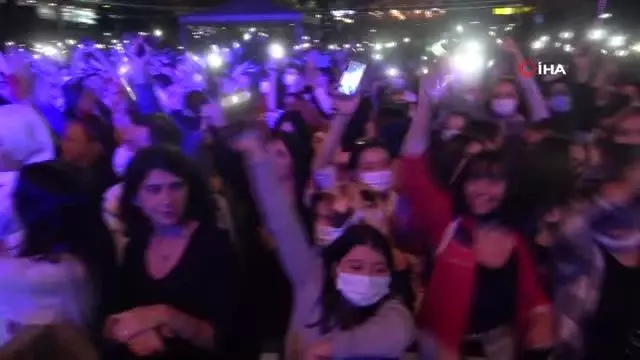 Ünlü şarkıcı Altın Safran Festivalinde hayranlarını coşturdu