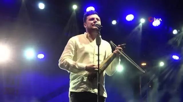 Ünlü şarkıcı Altın Safran Festivalinde hayranlarını coşturdu