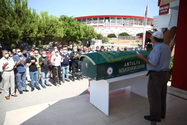 Vefat eden Erdoğan Saçak için Antalyaspor'da tören düzenlendi