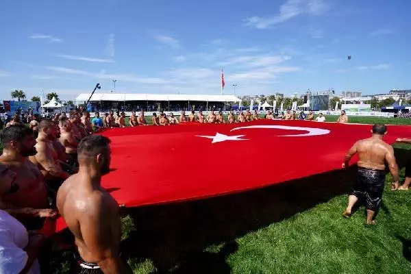 83 YIL ARADAN SONRA ATATÜRK ANISINA 'ULUGAZİ YAĞLI GÜREŞLERİ' YAPILDI