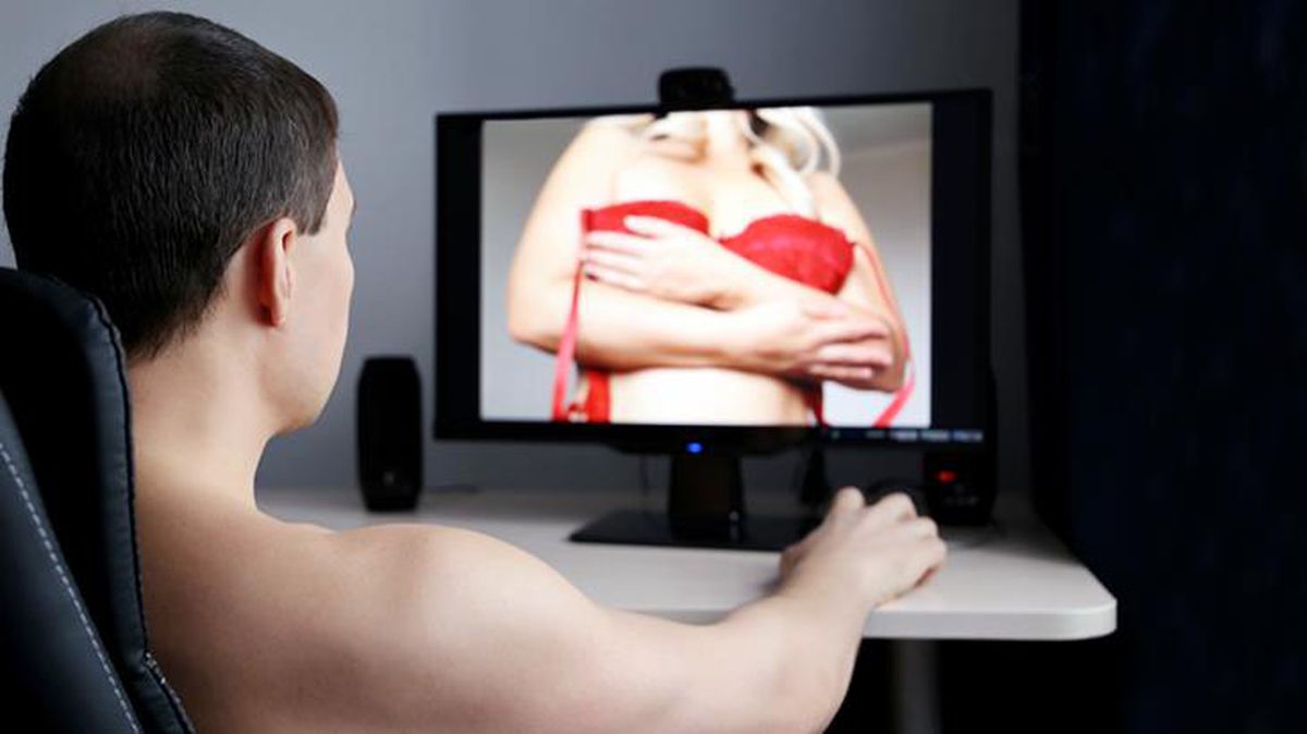 Çıplak fotoğraf ve mastürbasyon videosuna 10 bin dolar! Genç kızları tuzağına böyle düşürmüş