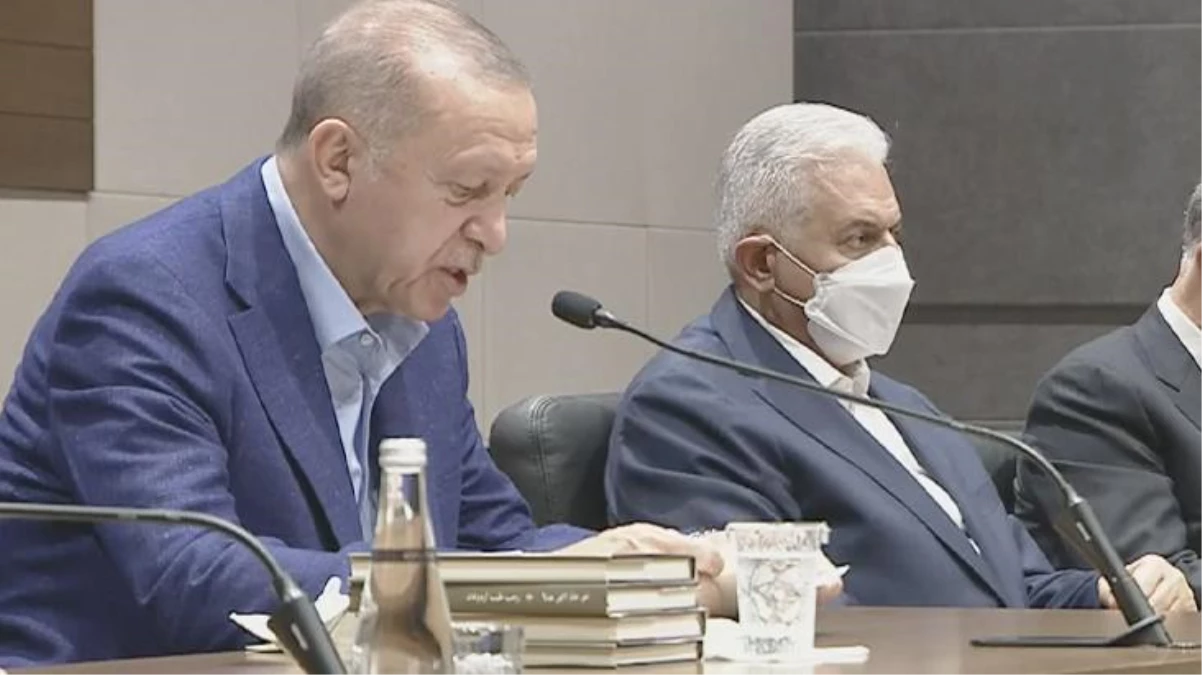 Cumhurbaşkanı Erdoğan, dünya önderlerine takdim edeceği hediyeyi evvel gazetecilere gösterdi! Altında imzası var