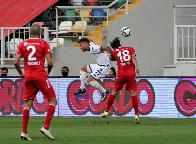 Denizlispor öne geçtiği maçta 3 puanı bıraktı