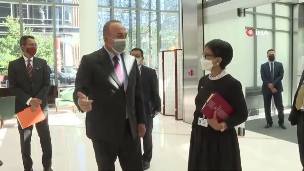 Dışişleri Bakanı Çavuşoğlu, Endonezya Dışişleri Bakanı Marsudi ile bir ortaya geldi