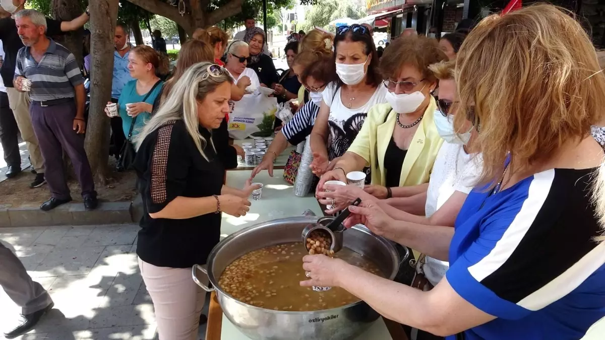 Gaziler Günü'nde hoşaf dağıttılar