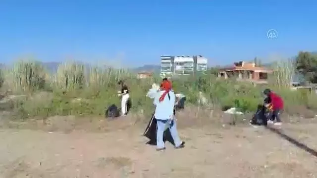 Gençler çevre temizliği yaptı