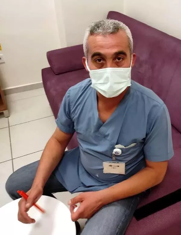'İçeride kalabalık şekilde beklemeyelim' diyen doktora yumruklu saldırı anı kamerada