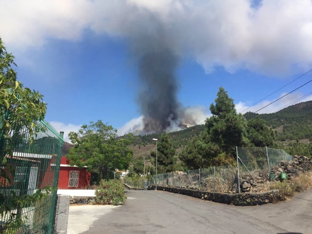 130 zelzelenin akabinde Kanarya Adaları'nda yanardağ patladı