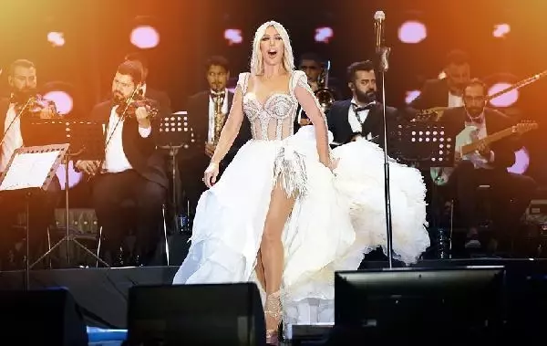 Seda Sayan'a Kuruçeşme konserinde sürpriz