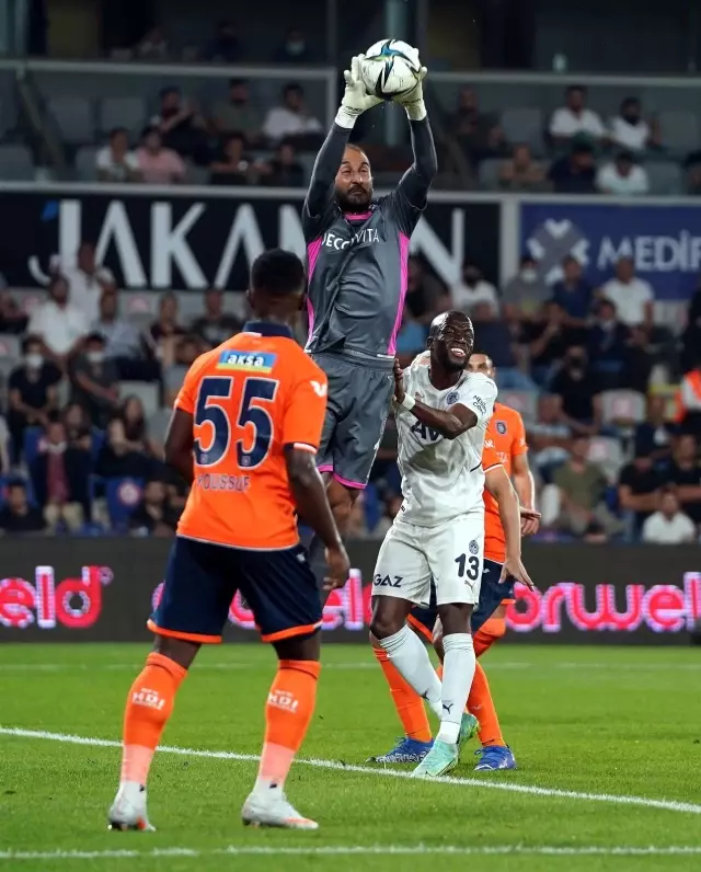 Süper Lig: Medipol Başakşehir: 2 - Fenerbahçe: 0 (Maç sonucu)