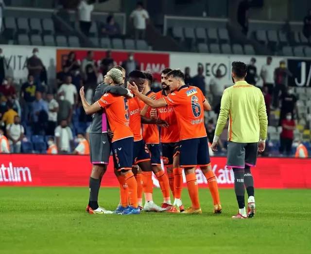 Süper Lig: Medipol Başakşehir: 2 - Fenerbahçe: 0 (Maç sonucu)