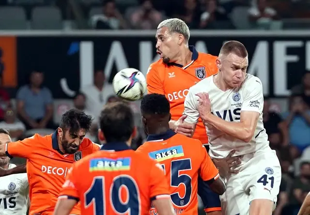 Süper Lig: Medipol Başakşehir: 2 - Fenerbahçe: 0 (Maç sonucu)