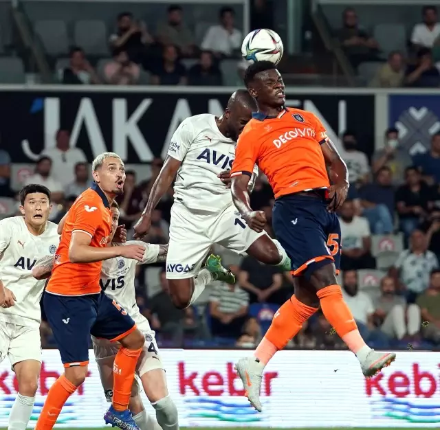 Süper Lig: Medipol Başakşehir: 2 - Fenerbahçe: 0 (Maç sonucu)
