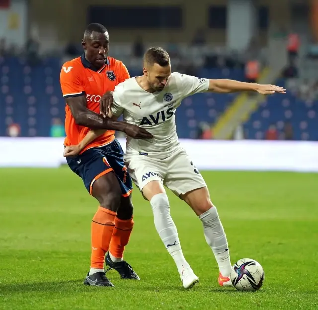 Süper Lig: Medipol Başakşehir: 2 - Fenerbahçe: 0 (Maç sonucu)