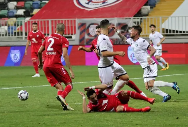 Denizlispor öne geçtiği maçta 3 puanı bıraktı