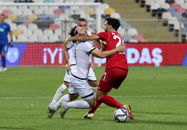 Denizlispor öne geçtiği maçta 3 puanı bıraktı