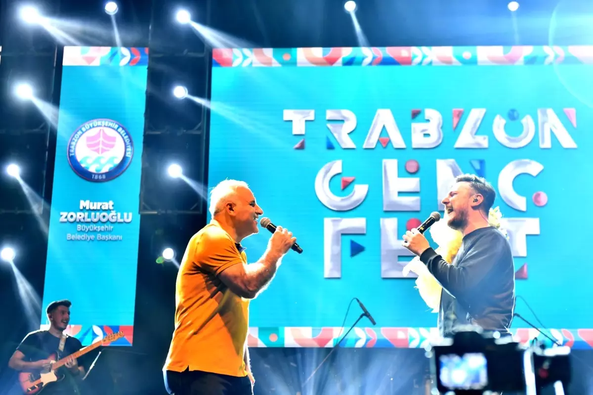 'TRABZON GENÇ FEST'TE BAŞKAN ZORLUOĞLU'NA YOĞUN İLGİ