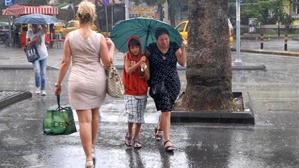Yağış çok kuvvetli geliyor! Meteoroloji bölge ve illeri tek tek sayıp uyarıda bulundu