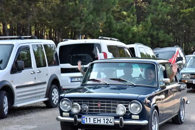 100 klasik otomobil Bilecik'te buluştu