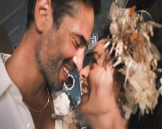 6 aylık hamile Özge Özpirinçci ve Burak Yamantürk dünya evine girdi! Törende sadece 20 kişi vardı
