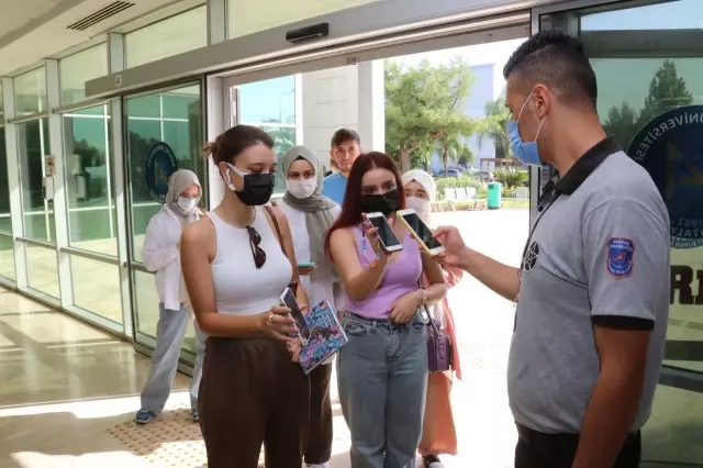 Akdeniz Üniversitesinde eğitim alınan Kovid-19 önlemleriyle başladı