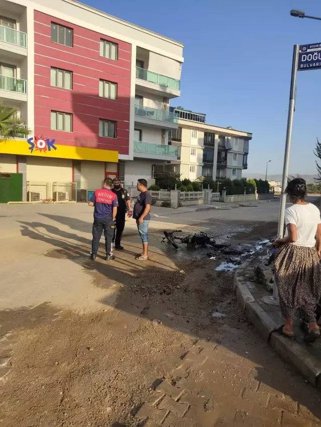 Alev alan motosiklet küle döndü