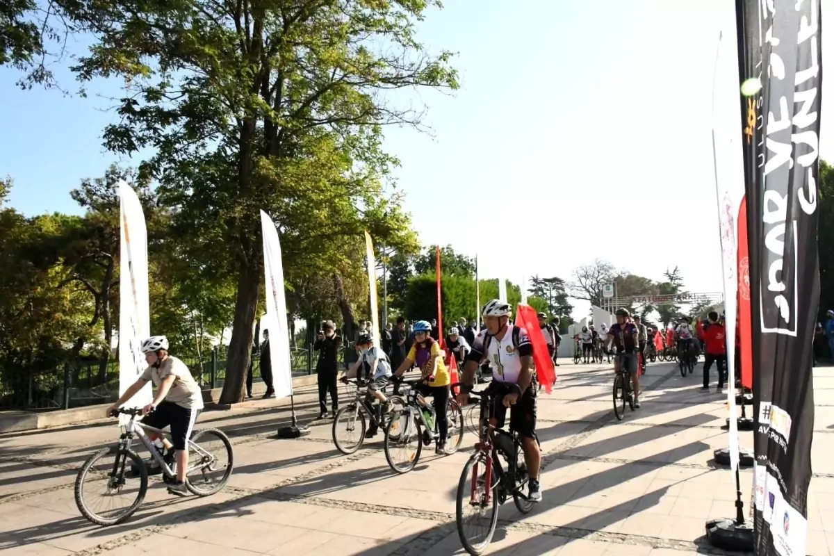 Balıkesir'de vatandaşlara Halk yürüyüşü ve bisiklet turu