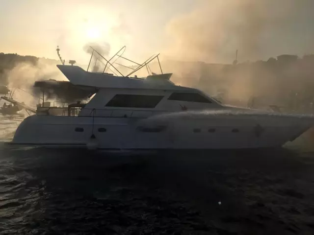 Bebek'te tekne yangını: Dumanlar kilometrelerce uzaktan görüldü