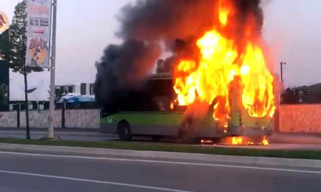 belediye otobusu alev alev yandi 14408571 o