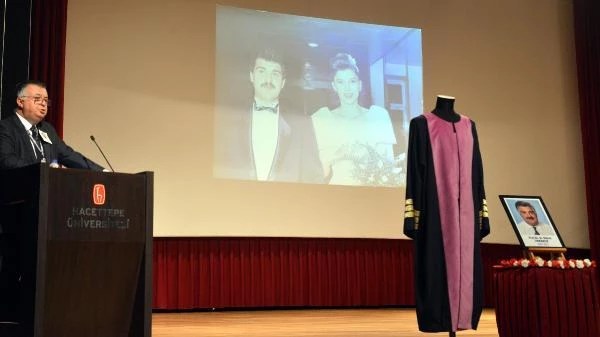 Koronavirüsten hayatını kaybeden Prof. Dr. Tırnaksız için hüzünlü merasim: Daima birlikte sebebin olduk yiğidim