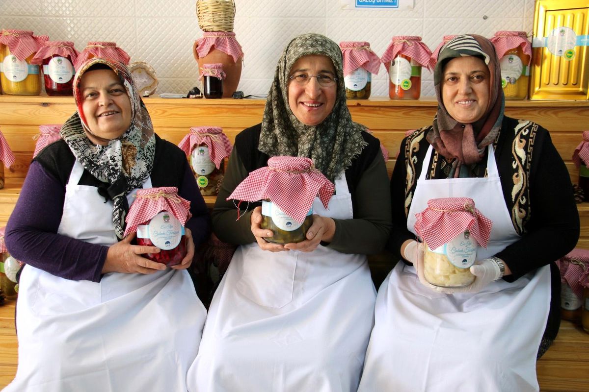 90 bin nüfusu olan ilçede üretilen turşular 22 ülkeye ihraç ediliyor