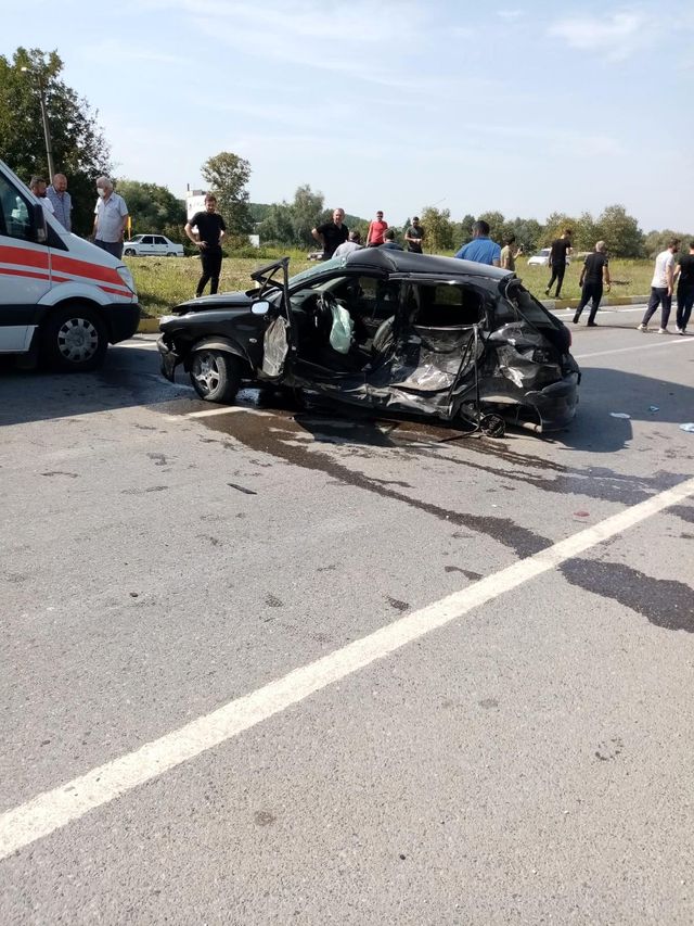 d 140 karayolunda iki otomobil carpisti 1 i a 3 14407989 o