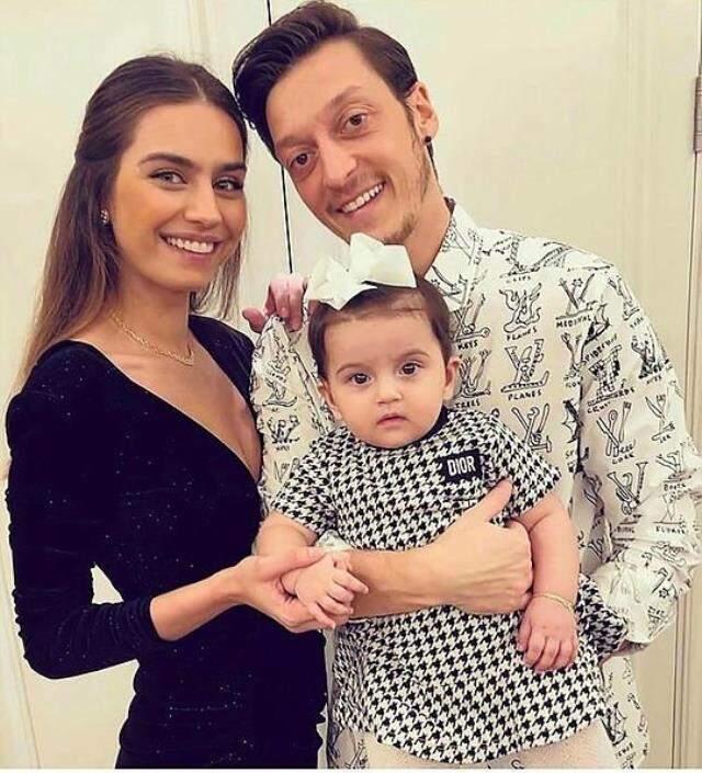 Fenerbahçe'nin yıldızı Mesut Özil'in eşi Amine Gülşe'den dikkat çeken "5 çocuk" kelamları: Eda'ya kardeş istiyoruz